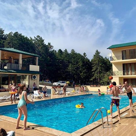 Hotel Surami المظهر الخارجي الصورة