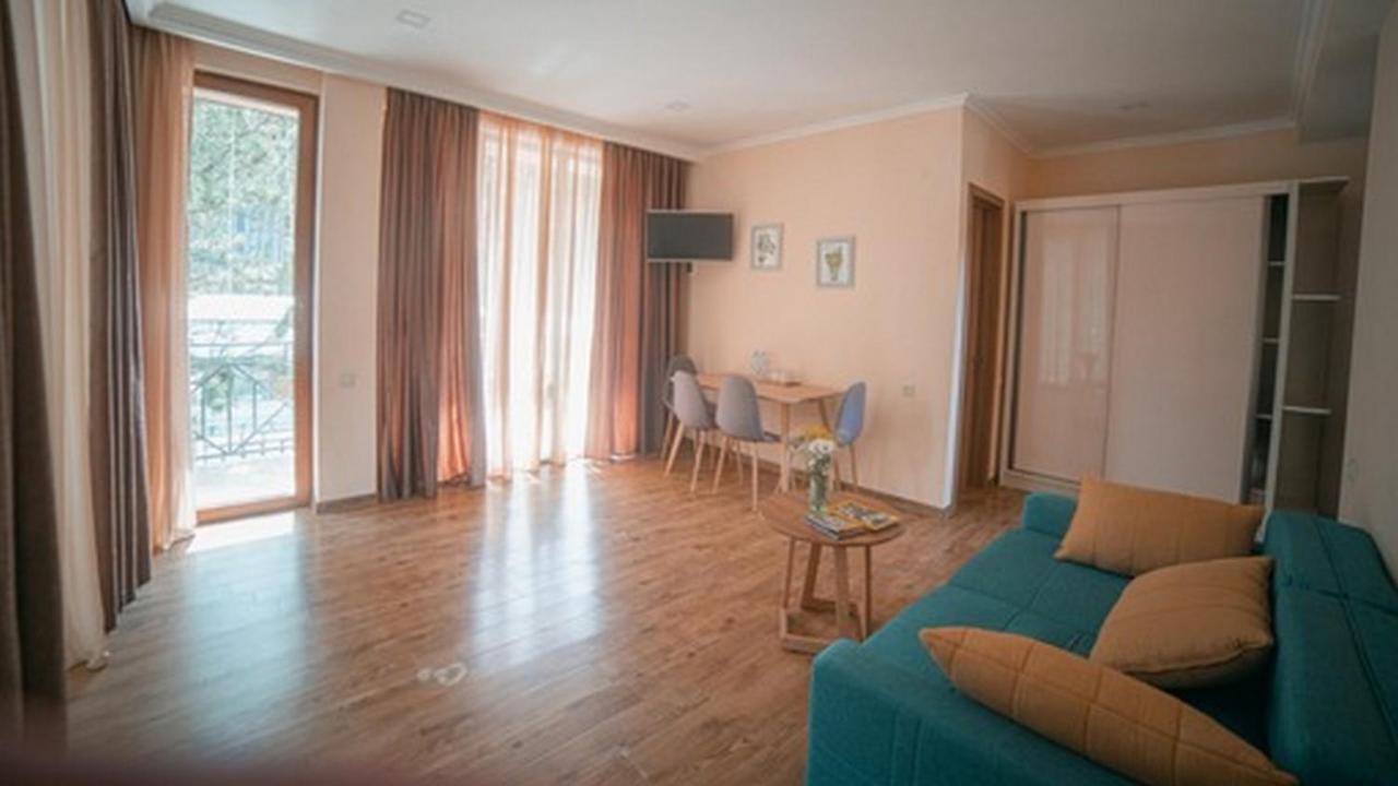 Hotel Surami المظهر الخارجي الصورة