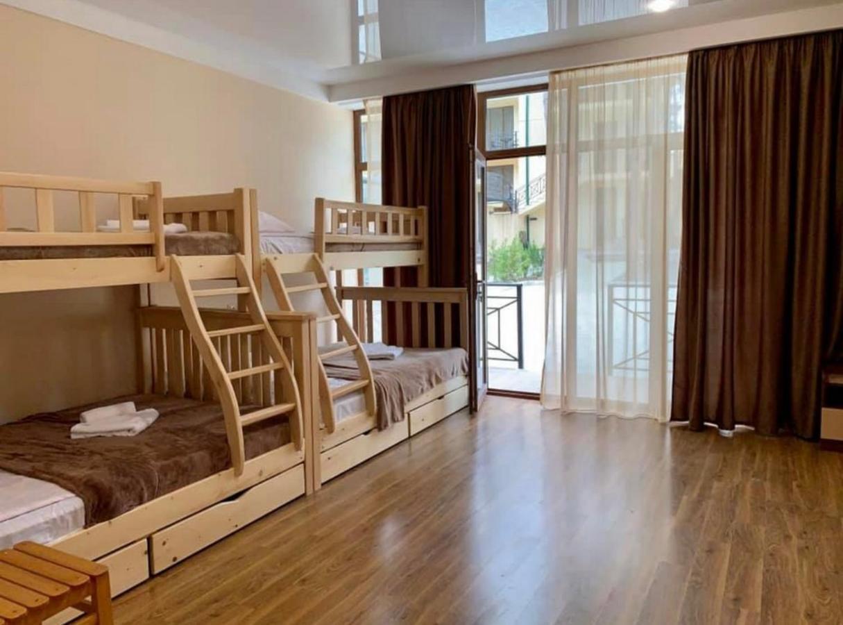 Hotel Surami المظهر الخارجي الصورة