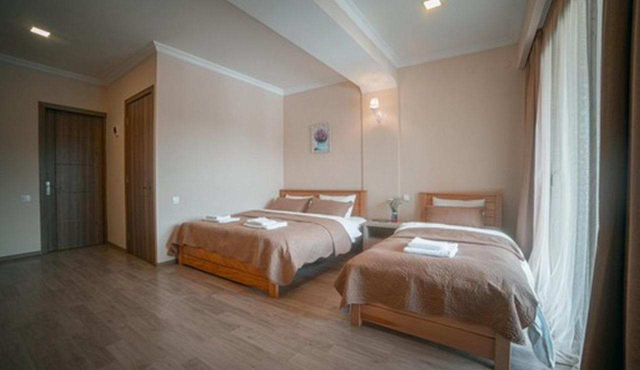 Hotel Surami المظهر الخارجي الصورة