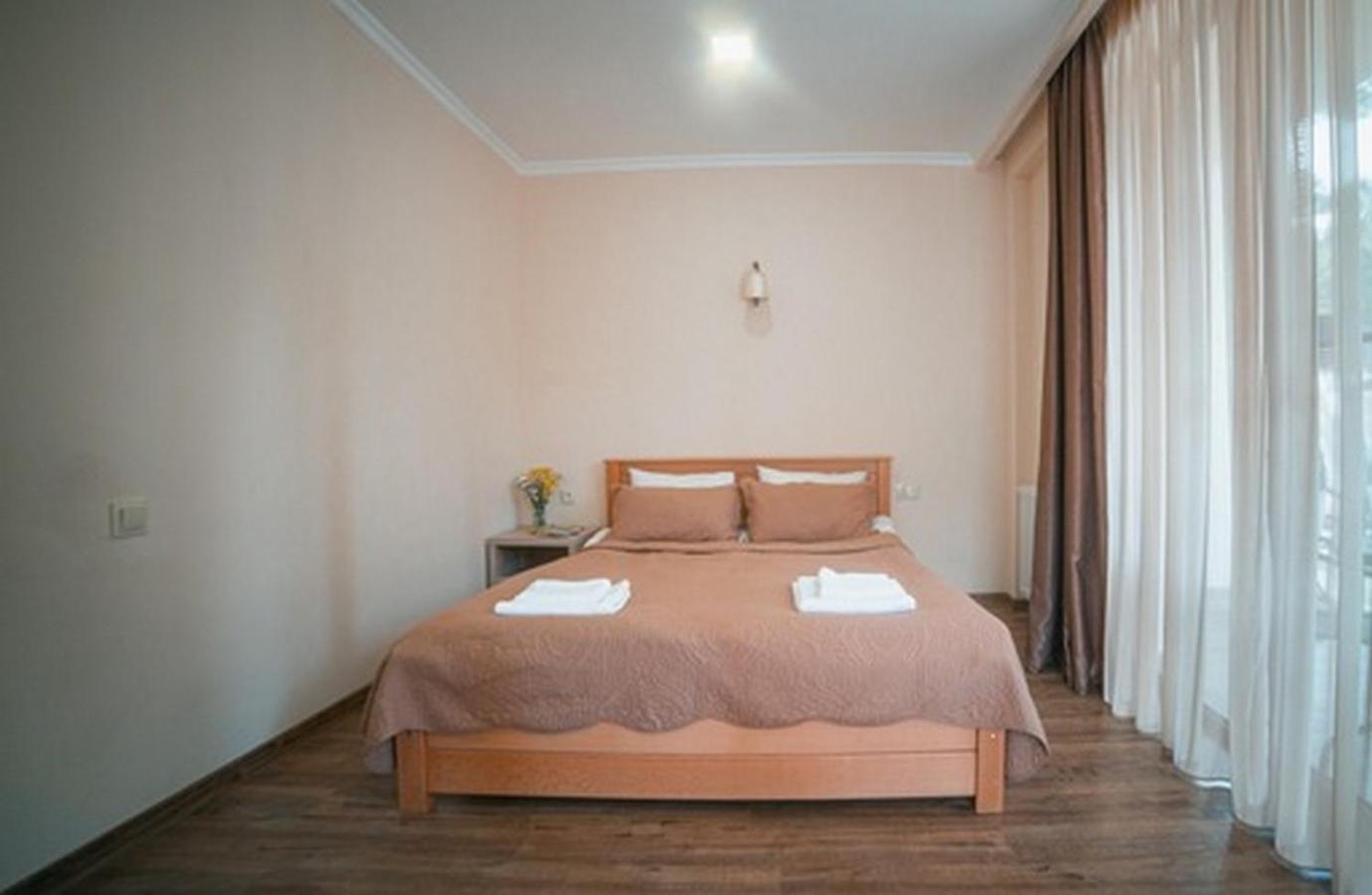 Hotel Surami المظهر الخارجي الصورة