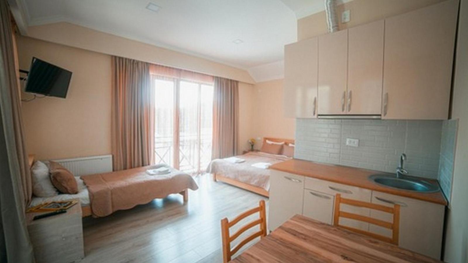 Hotel Surami المظهر الخارجي الصورة