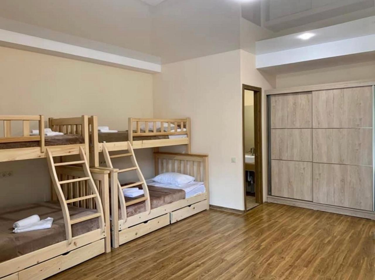 Hotel Surami المظهر الخارجي الصورة