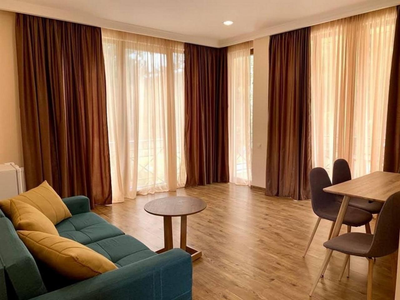 Hotel Surami المظهر الخارجي الصورة