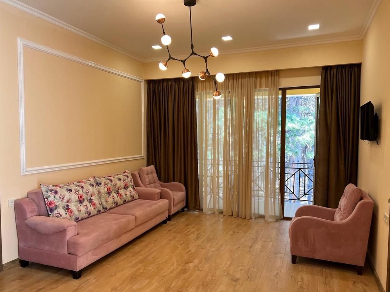 Hotel Surami المظهر الخارجي الصورة