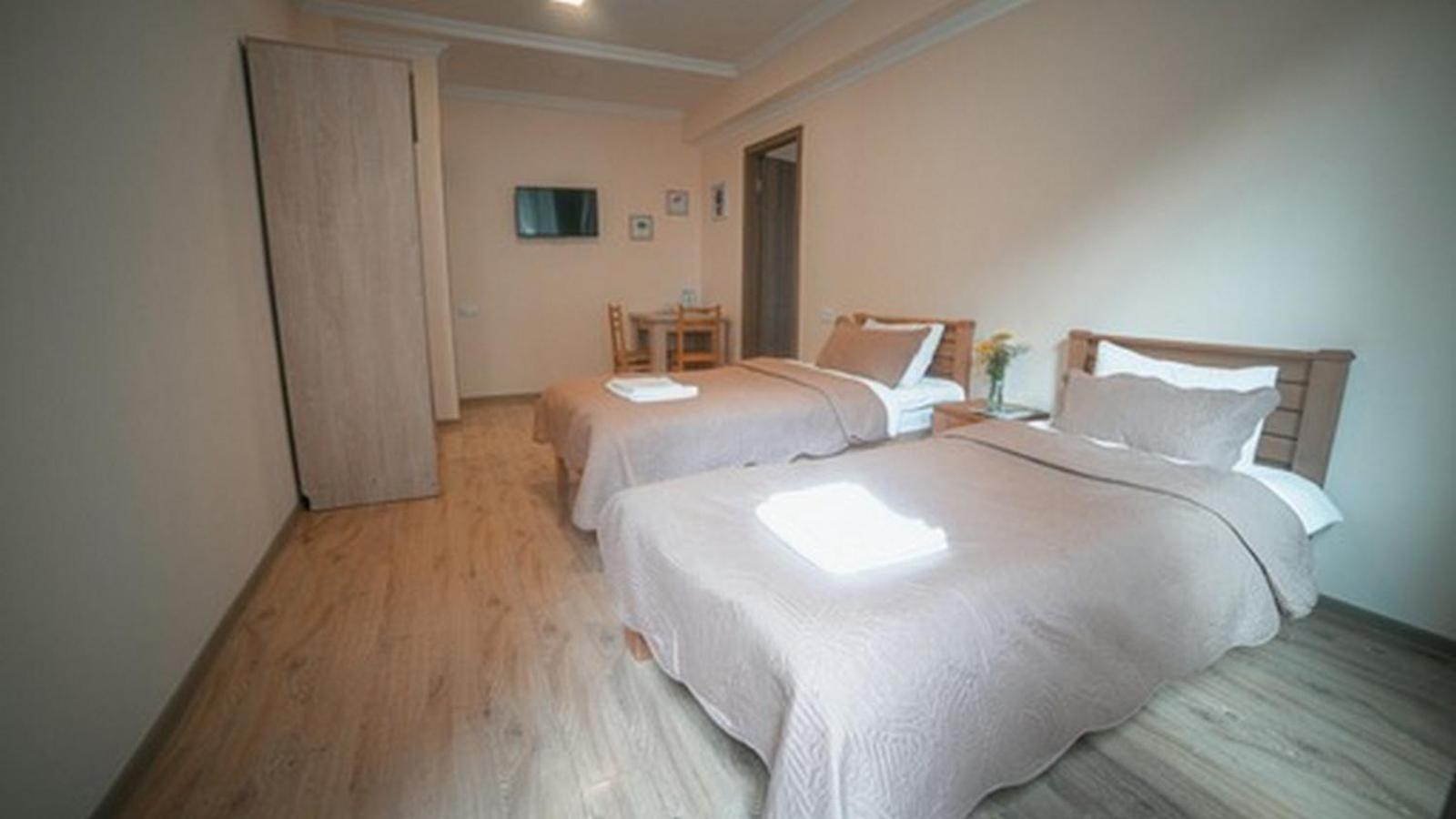 Hotel Surami المظهر الخارجي الصورة